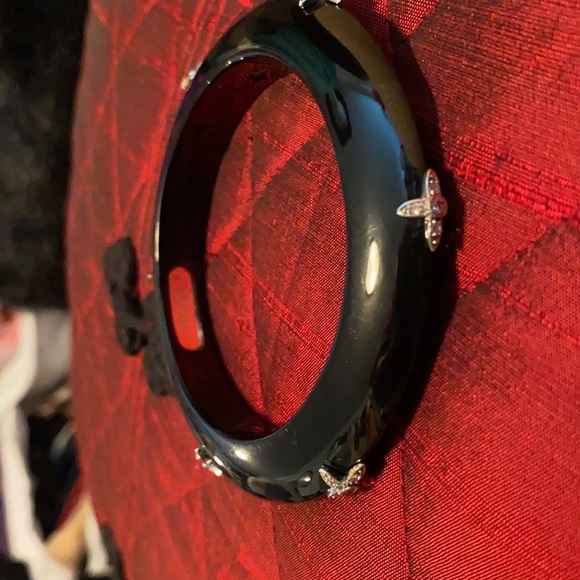 Create strong vibes with a fab, Mariam Salat black bangle! - Picture 5 of 8